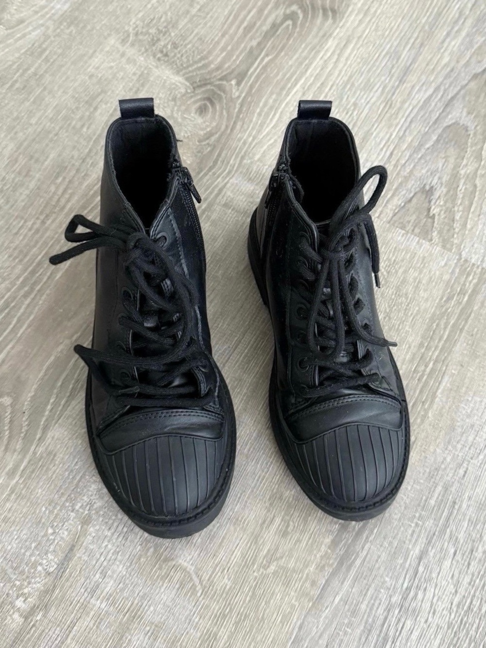 Boys Black High-Top Lace-Up Sneakers / Boots
